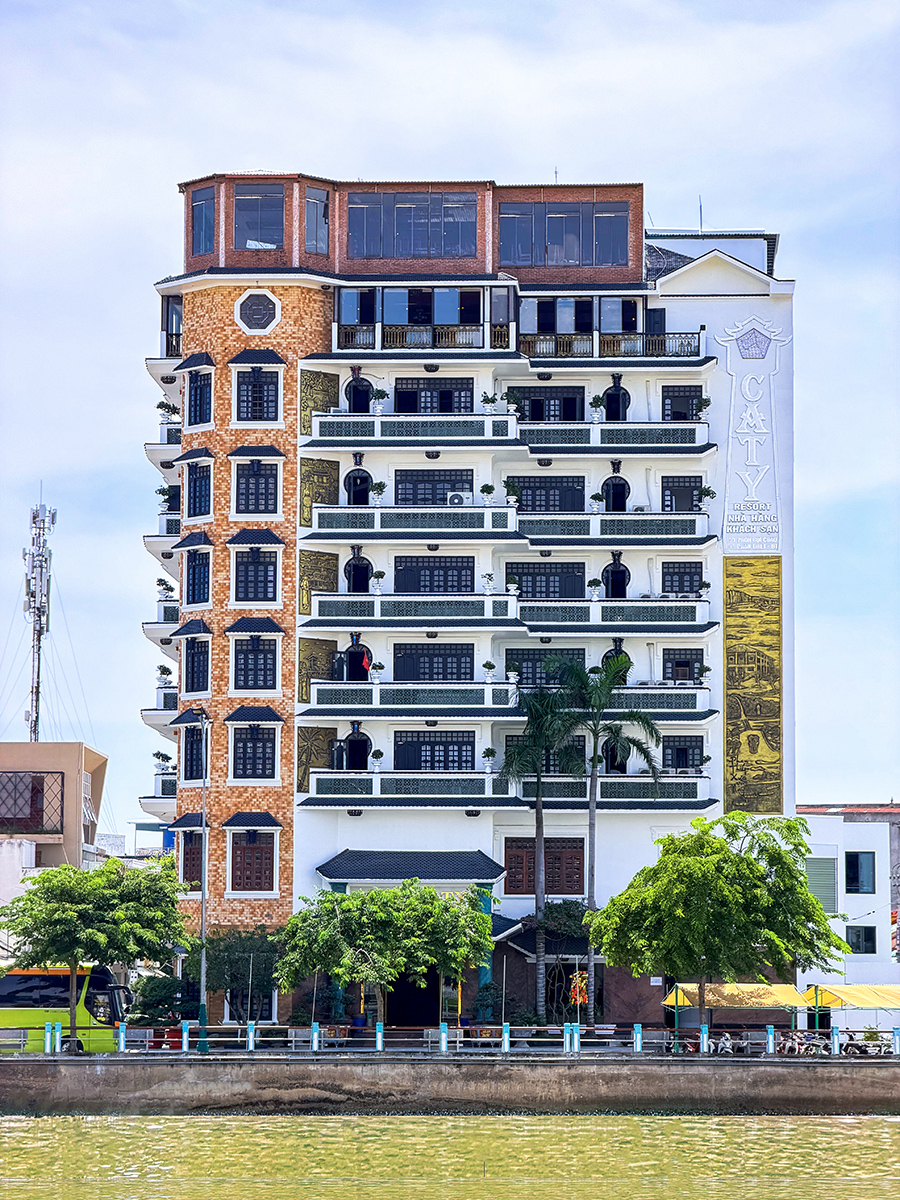 CÀ TY HOTEL