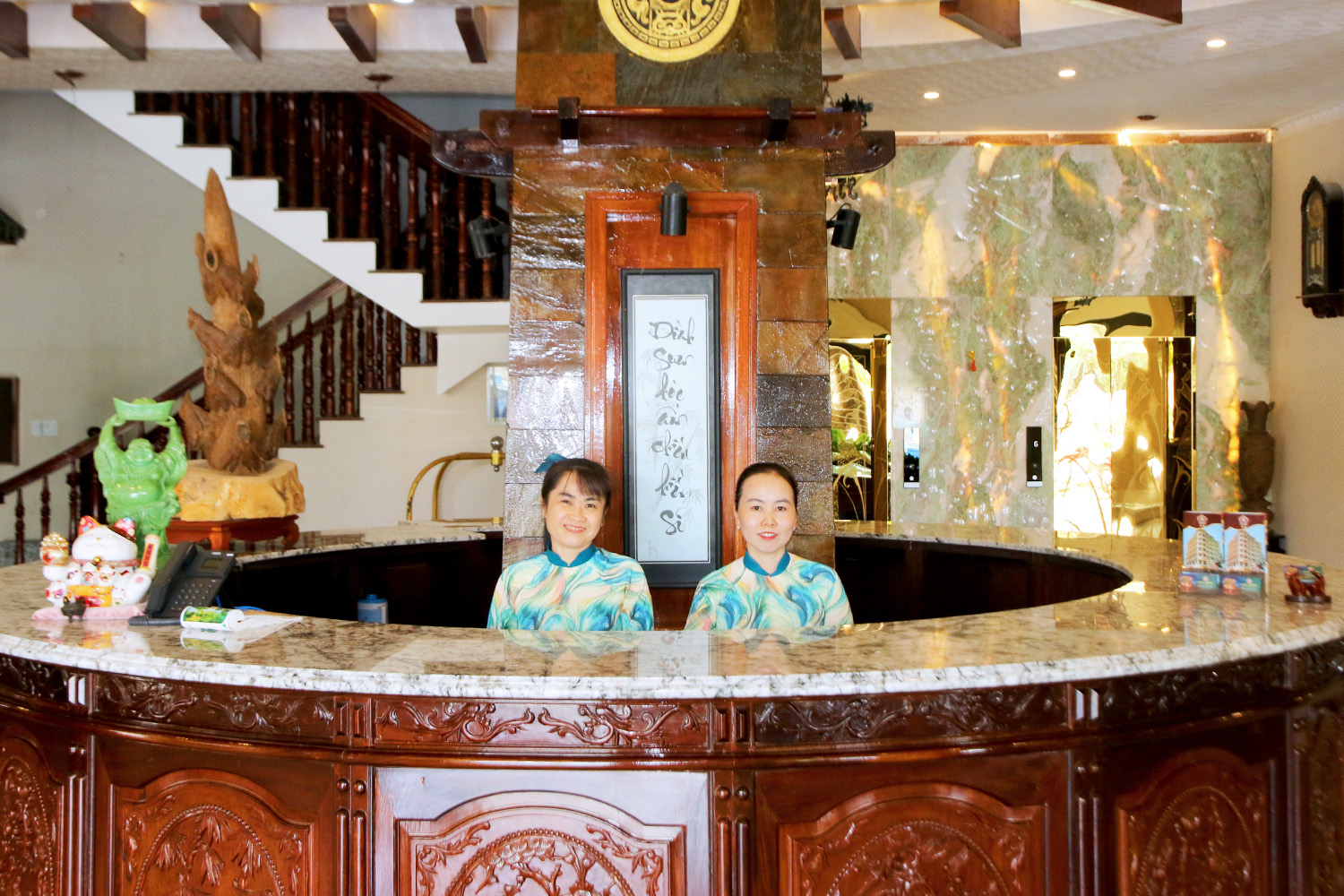 CÀ TY HOTEL